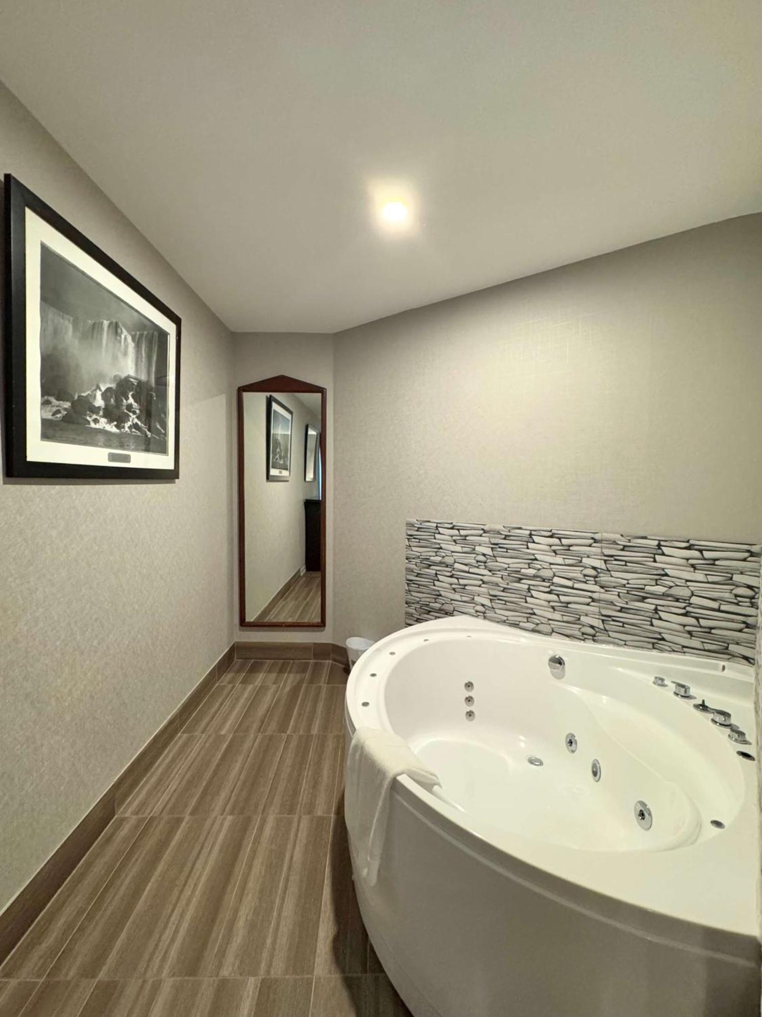 Big Bird Inn Wawa, Surestay Collection By Best Western Экстерьер фото